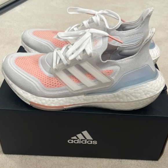 NIB Adidas Ultra Boost 21W - Picture 2 of 4